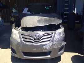2010 TOYOTA CAMRY, GRAY, LE MODEL, 2.5L, AT,  Z26451